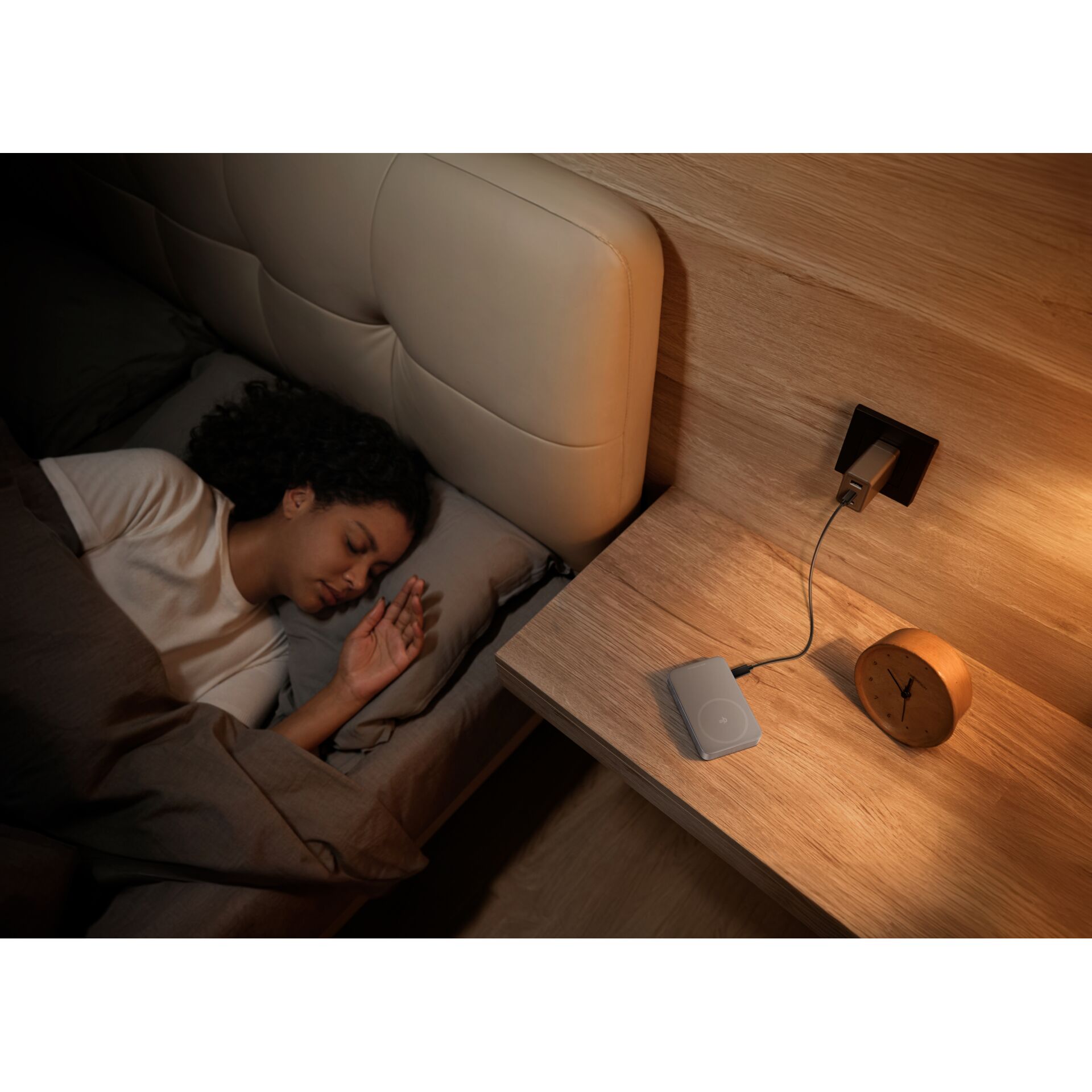 Nacht, Lampe, Nachttisch, Lademöglichkeit, Schlafzimmer