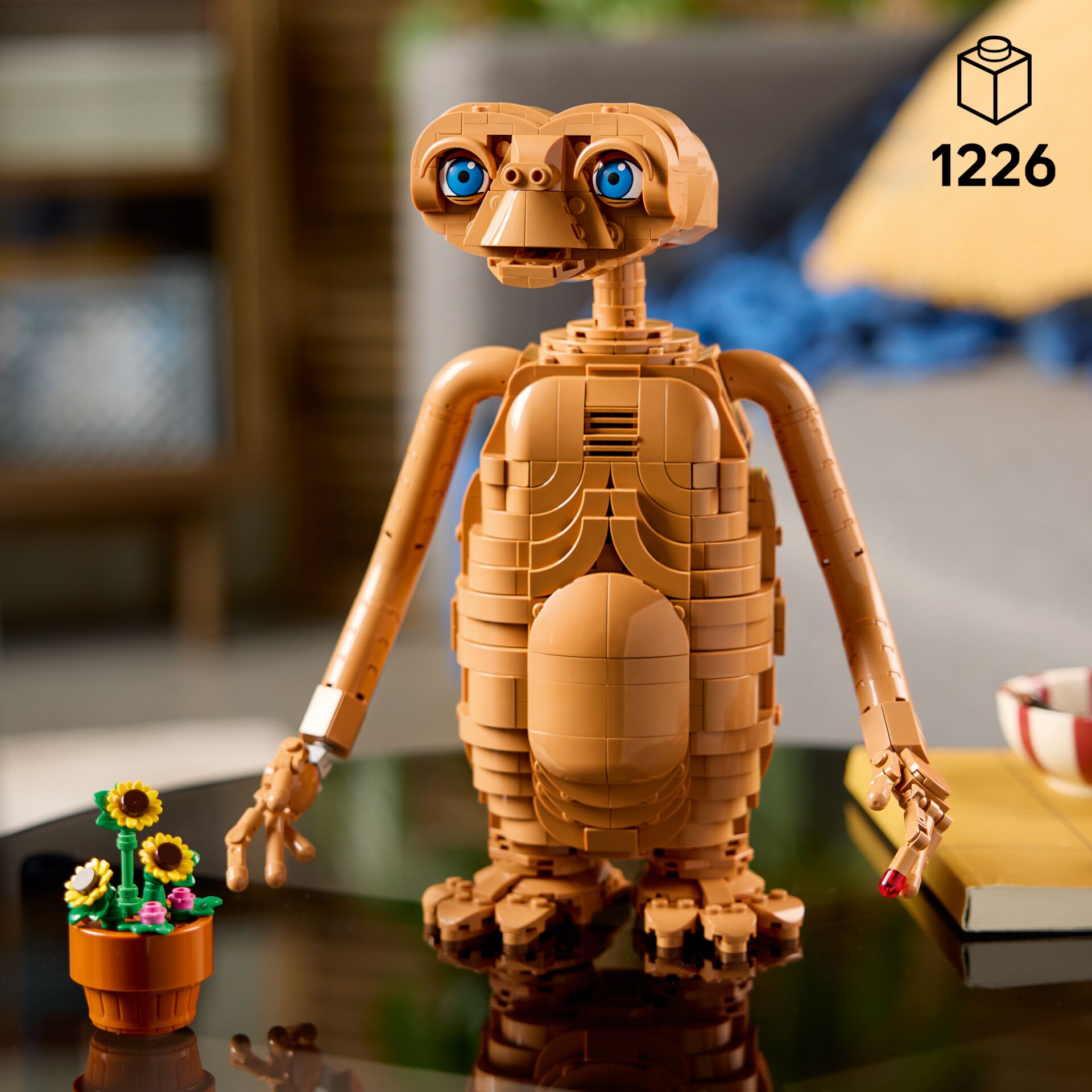 Lego-ähnliche Figur, Bronzefarbene Statue, Roboterfigur, Plastikbaustein-Model, Tierwesen-Figur