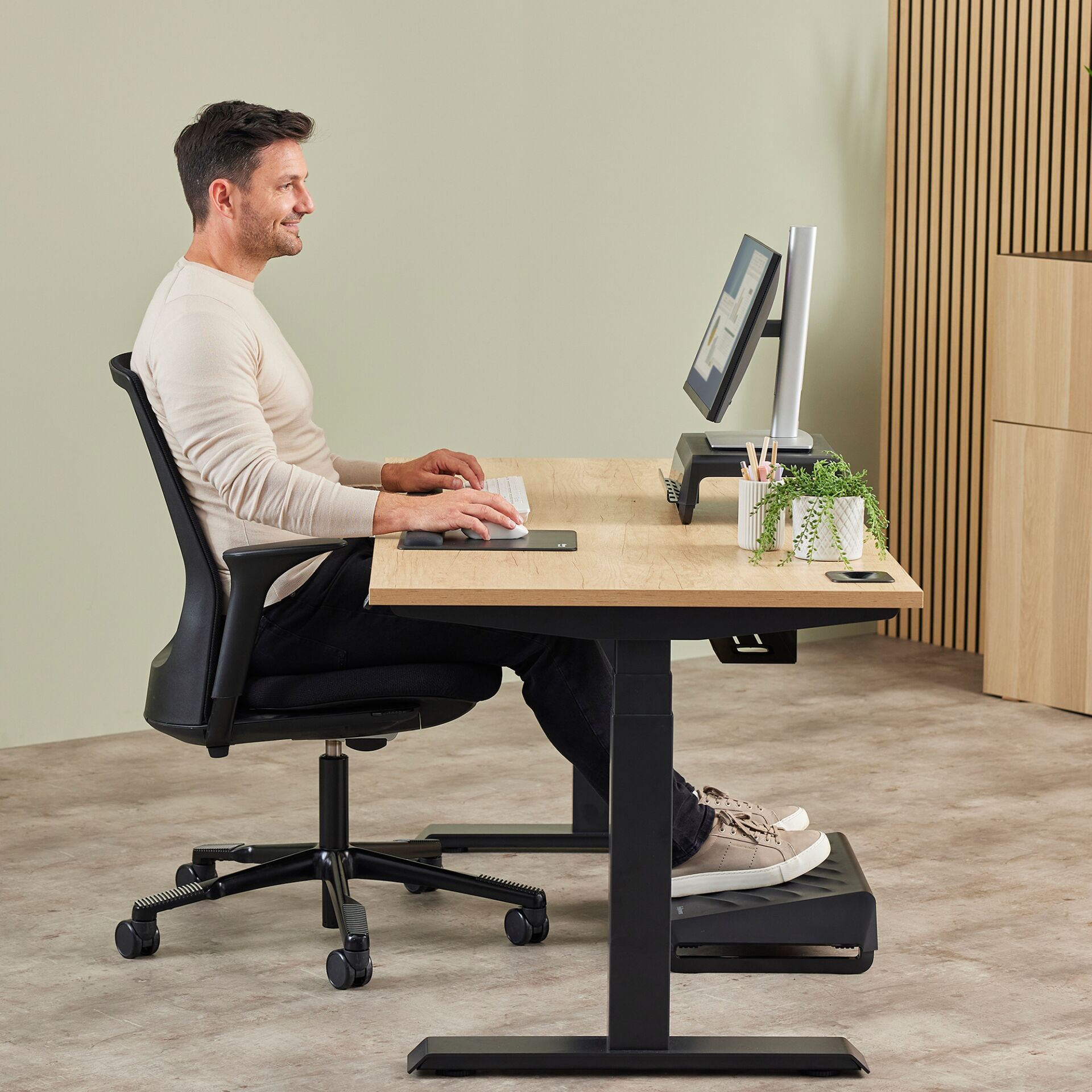 Moebel, Tabelle, Schreibtisch, Stuhl, Person