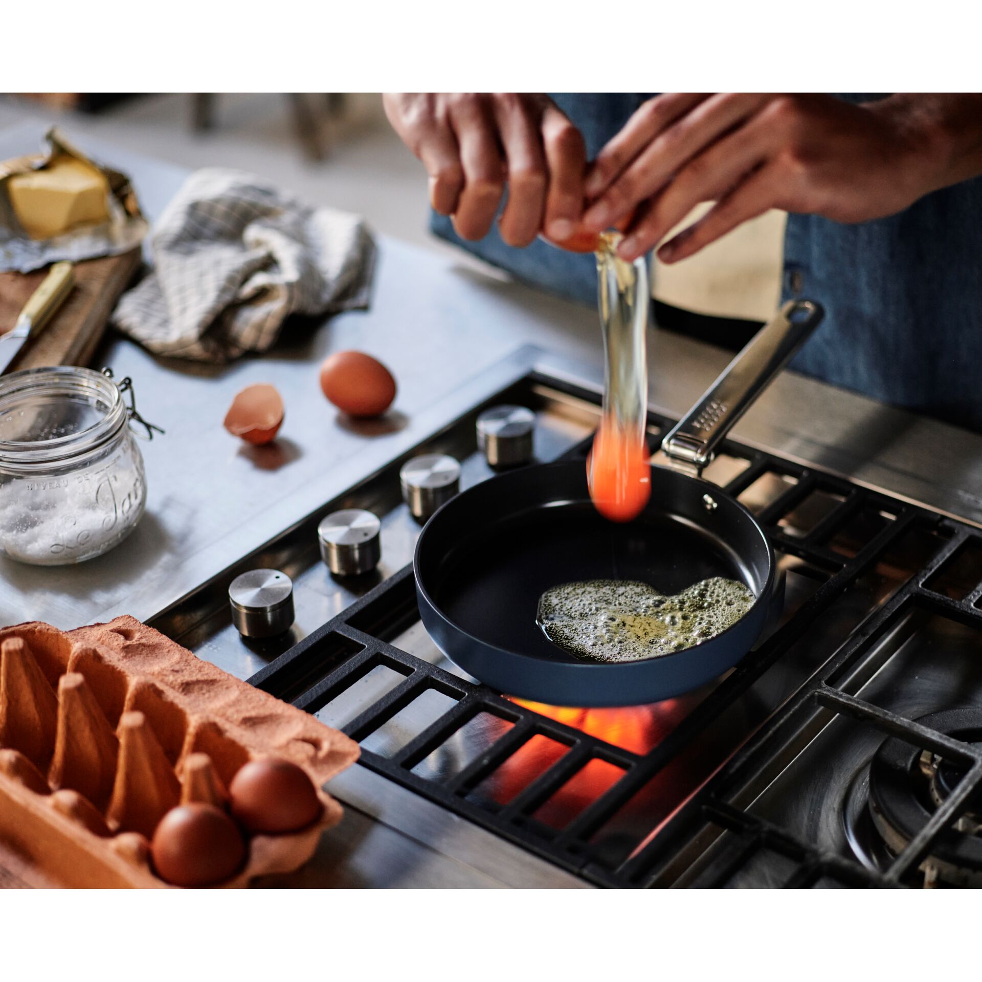 Medikamente, Pille, Kochfeld, Küche, Person