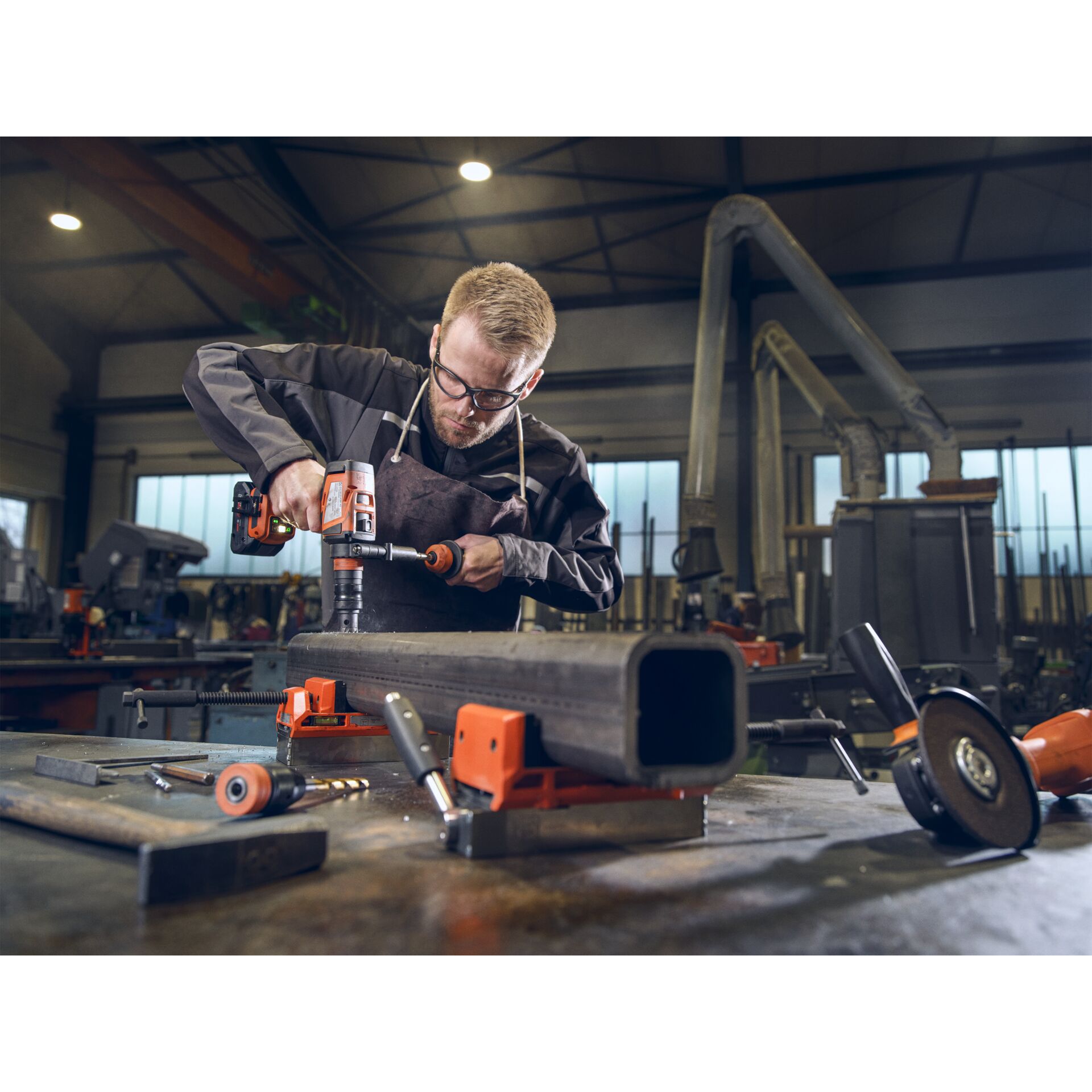 Gebäude, Fabrik, Herstellung, Werkstatt, Elektrische Bohrmaschine