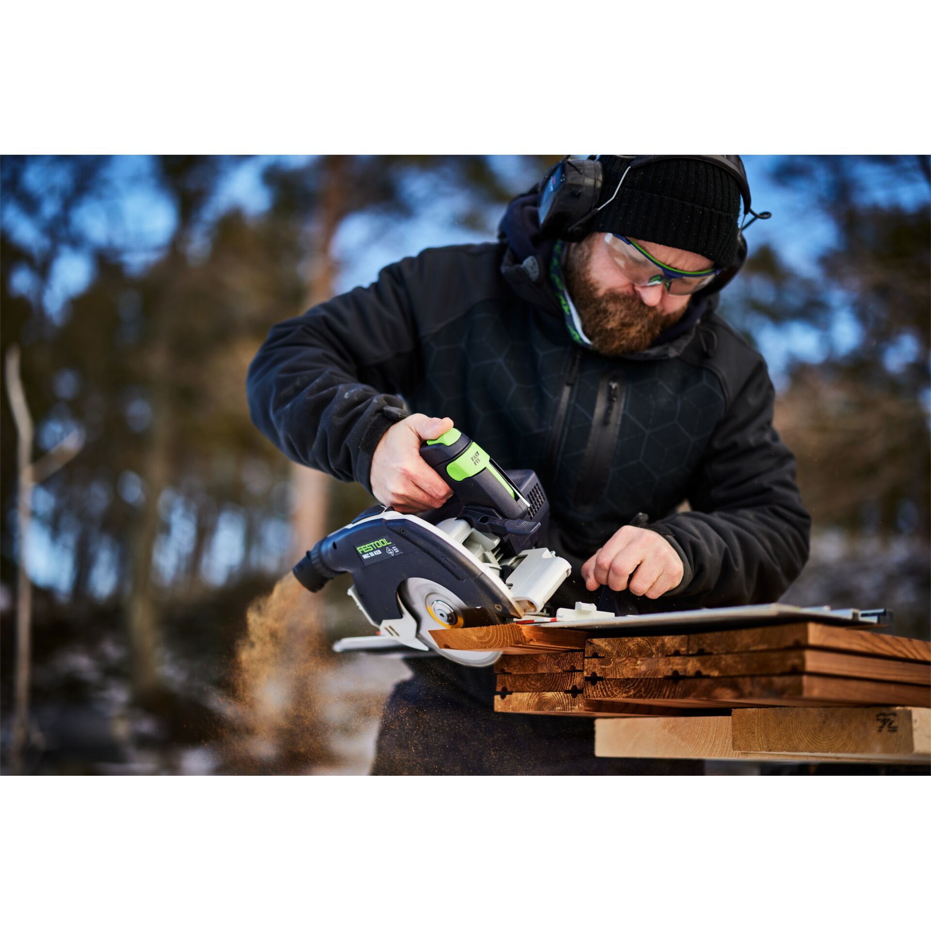 Sägen, Kreissäge, Holzarbeiten, Holzstücke, GrüneAkzente