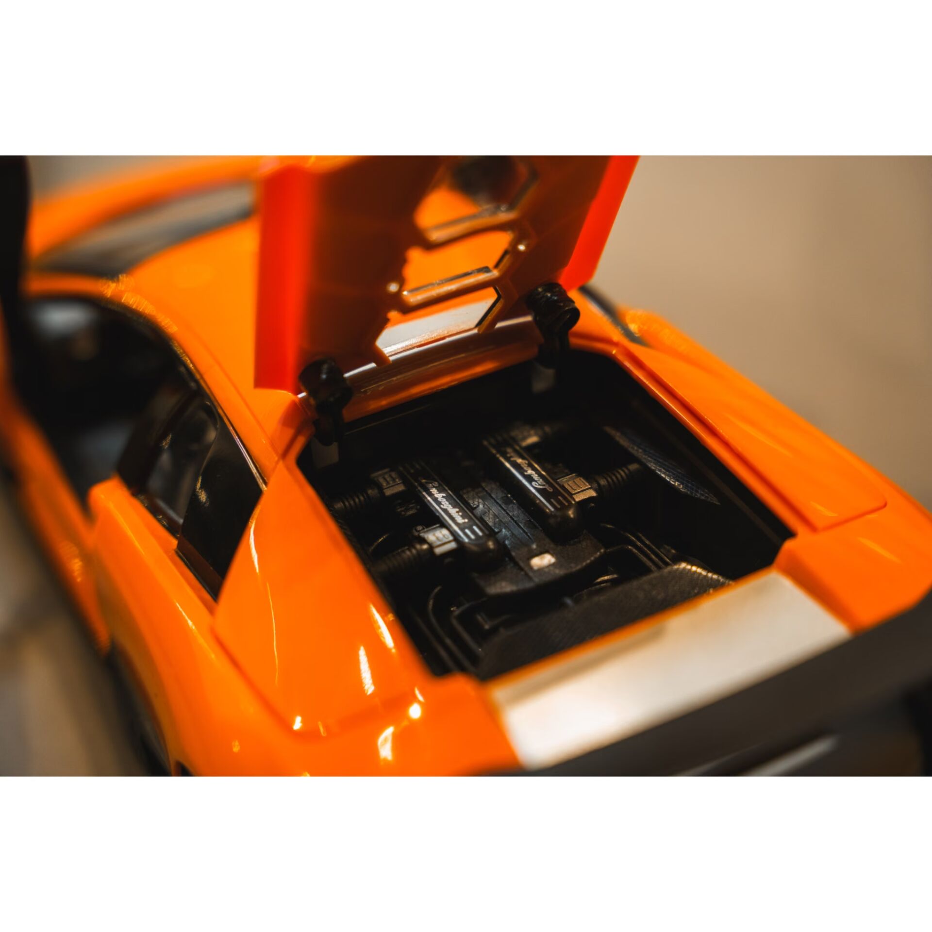 Spielzeugauto, orange, Motorraum, offene Kofferraum, Sportwagen