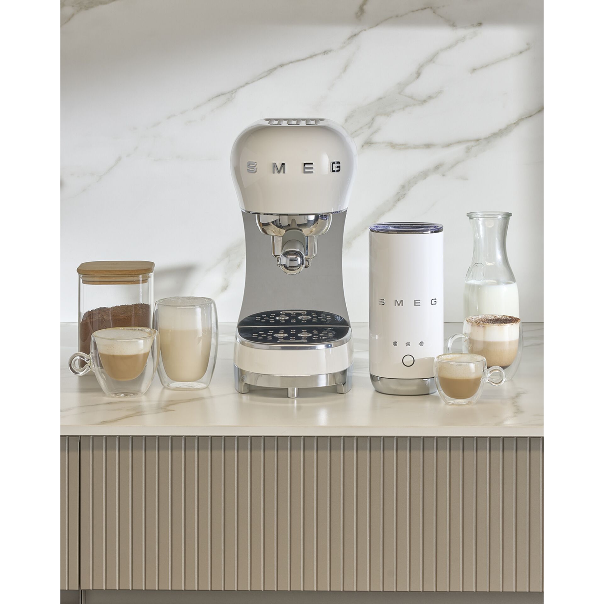 Kaffeemaschine, Espressomaschine, Smeg, Kaffee-Setup, Kaffeemaschine-Kit