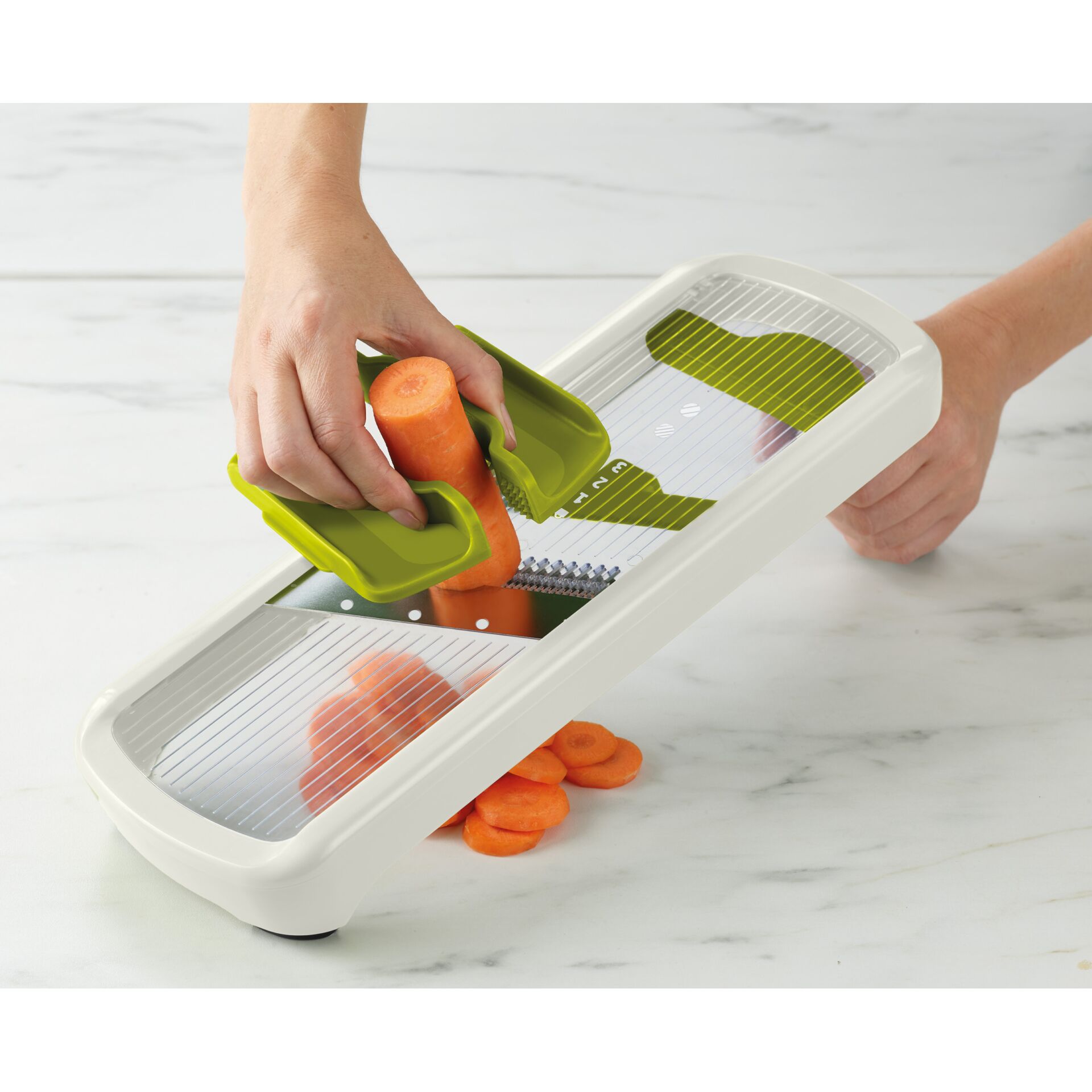 Utensil für die Küche, Reibe, Essen reiben