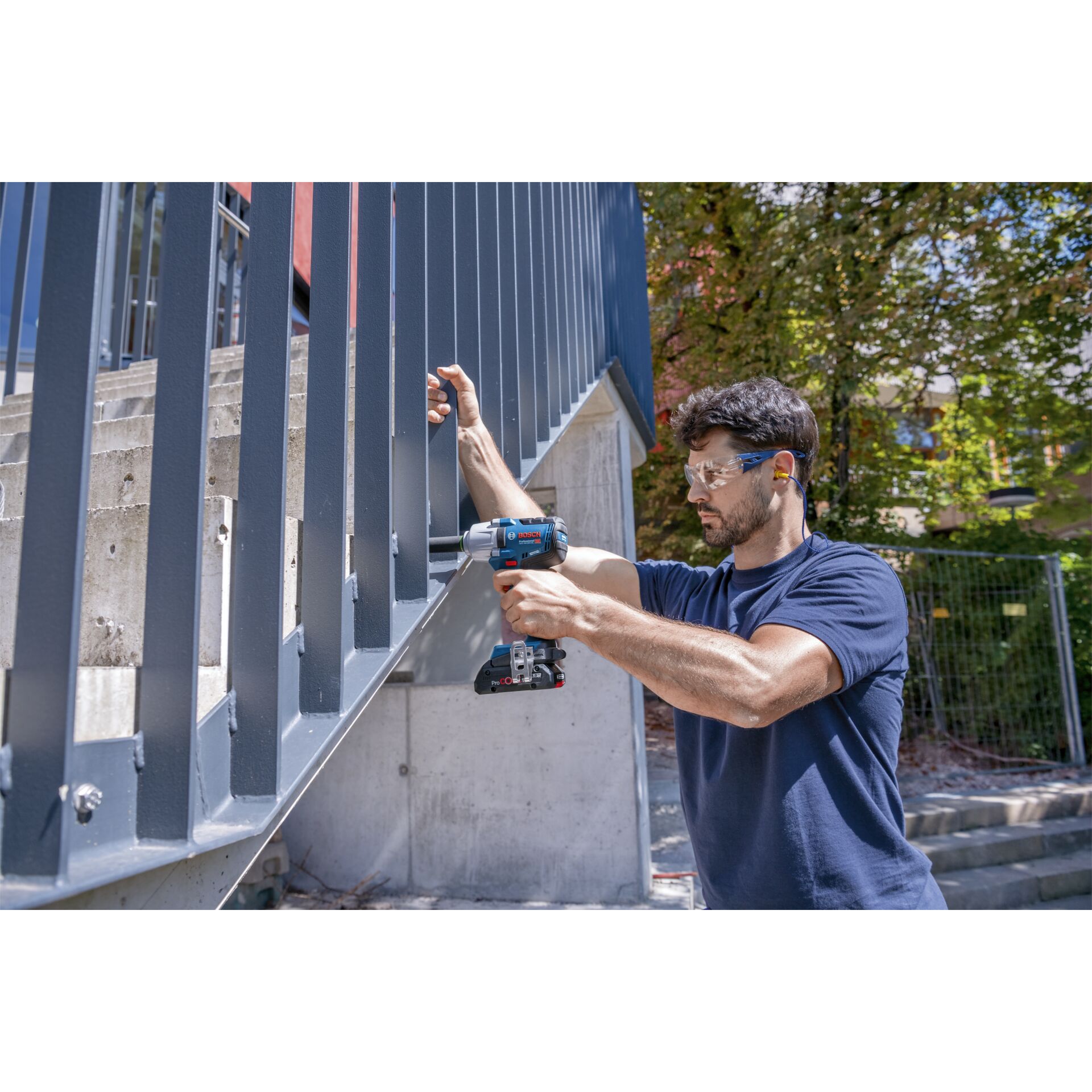 Innenarchitektur, Person, Werfen, Elektrische Bohrmaschine, Brillen