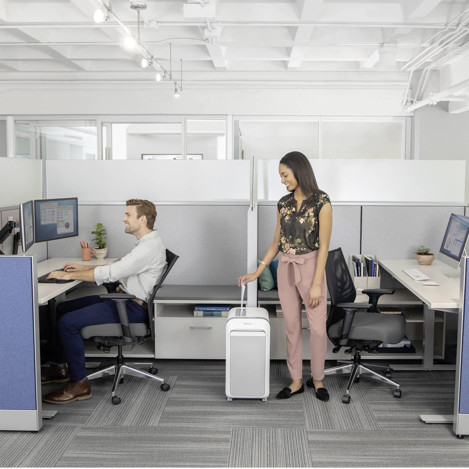 Moebel, Tabelle, Schreibtisch, Stuhl, Person