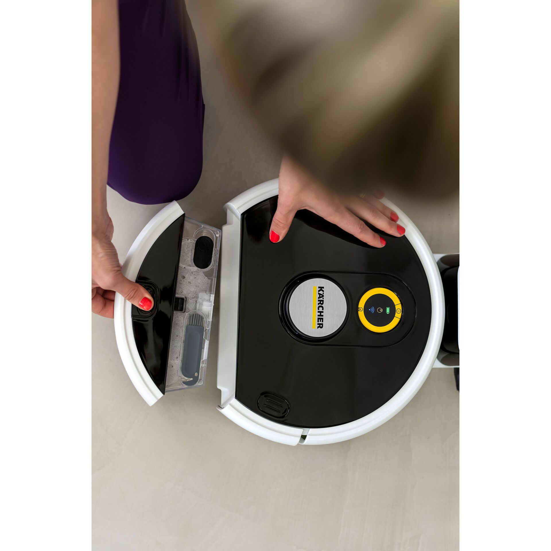 Roboterstaubsauger, Kreisdform, Ladebasis, Schwarz-Weiß, Bedienfeld, Saugroboter, Roboterstaubsauger, Ladebasis, Rundbodenkonstruktion, Küchentischhöhe