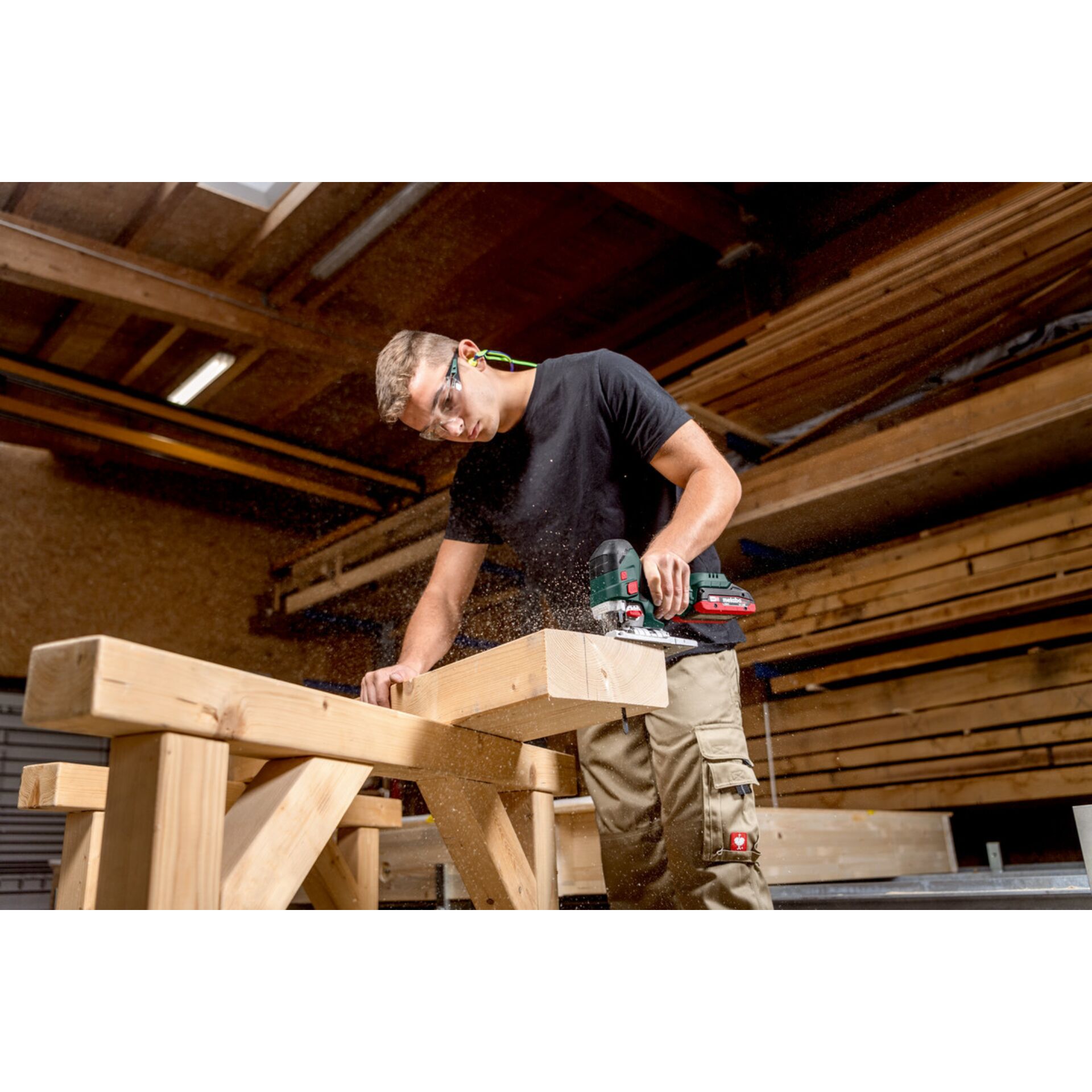 Gerät, Elektrische Bohrmaschine, Werkzeug, Person, Holzbearbeitung