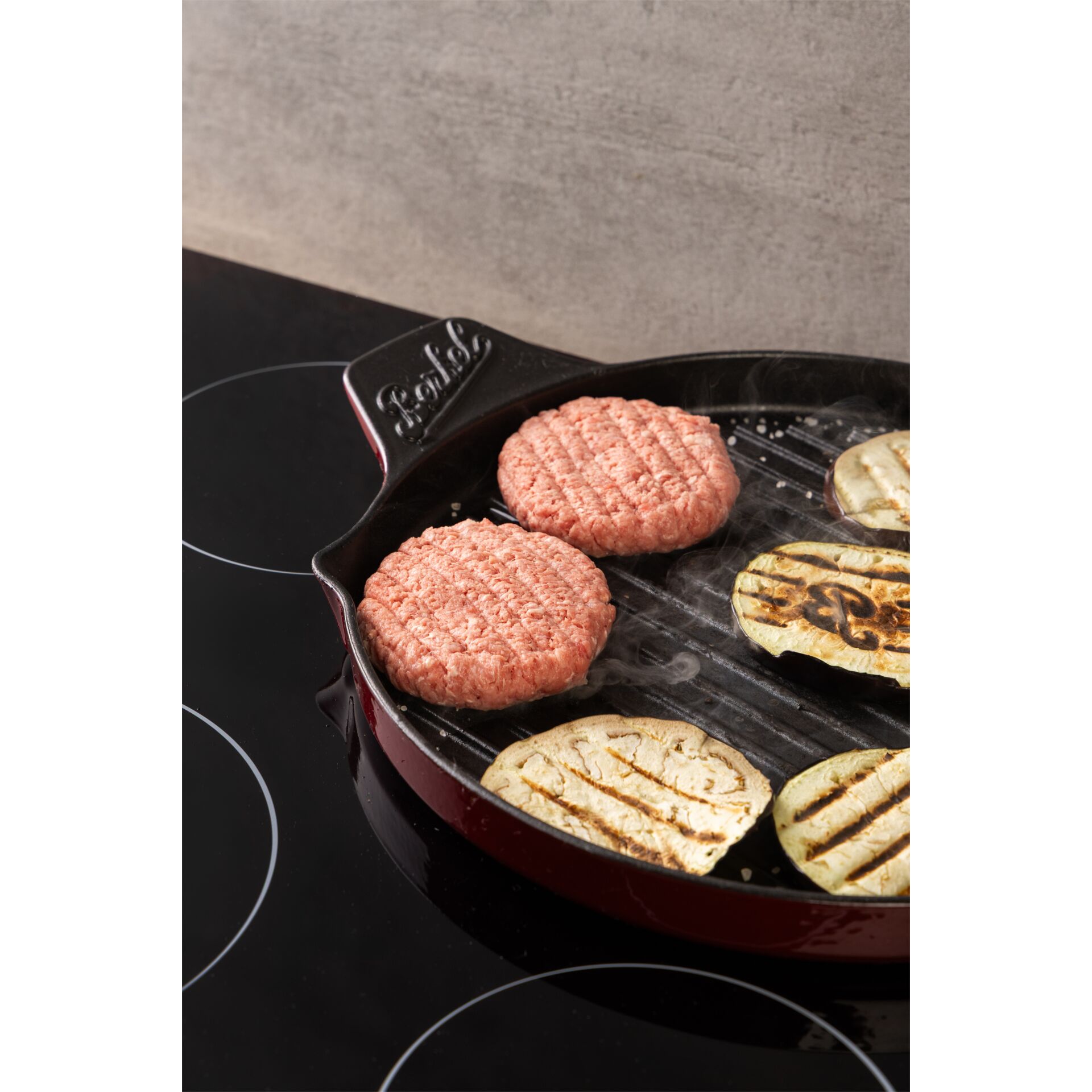 Pfannenbratlinge, Hamburgerpattie, Grillmuster, Gusseisenpfanne, Gemüsegrill