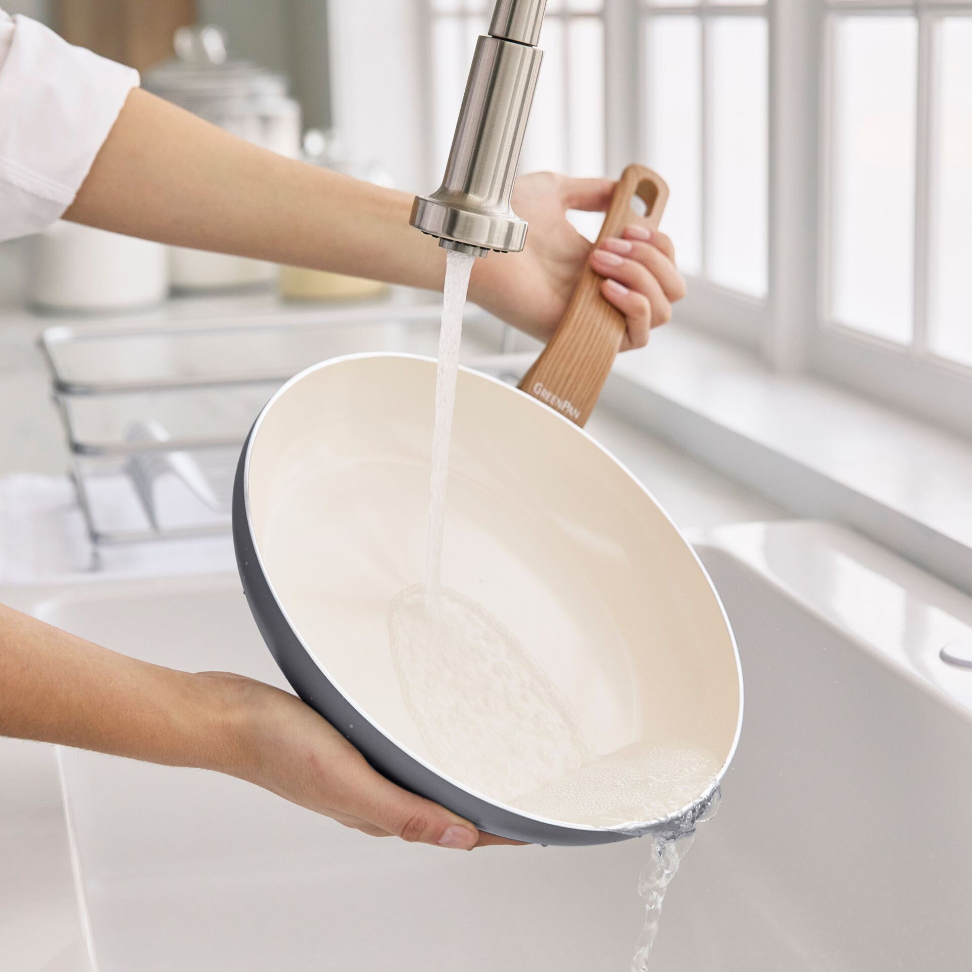 Backtopf, Rührschüssel, Spüle, Edelstahlarmatur, Kochgeschirr-Set