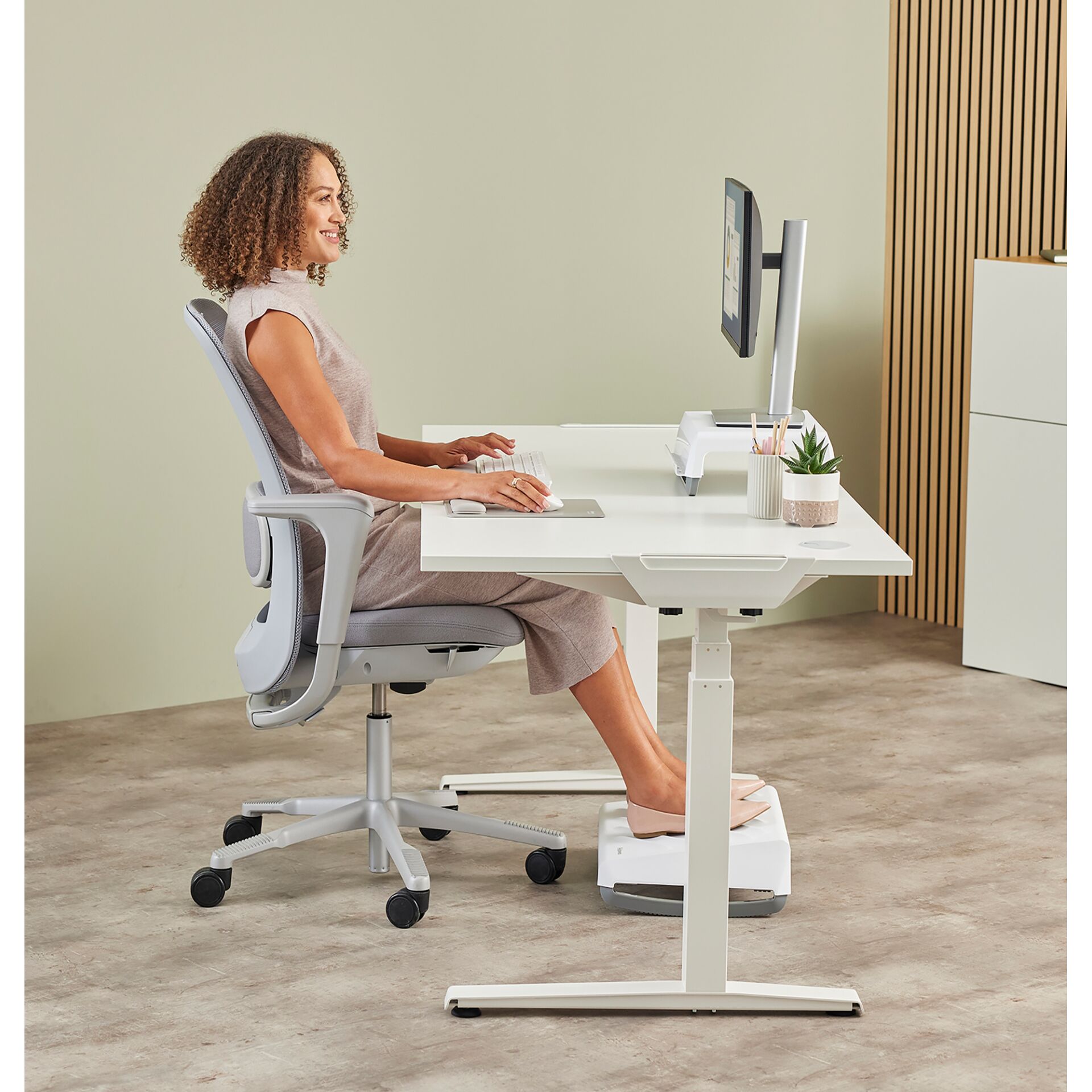 Moebel, Tabelle, Schreibtisch, Stuhl, Person