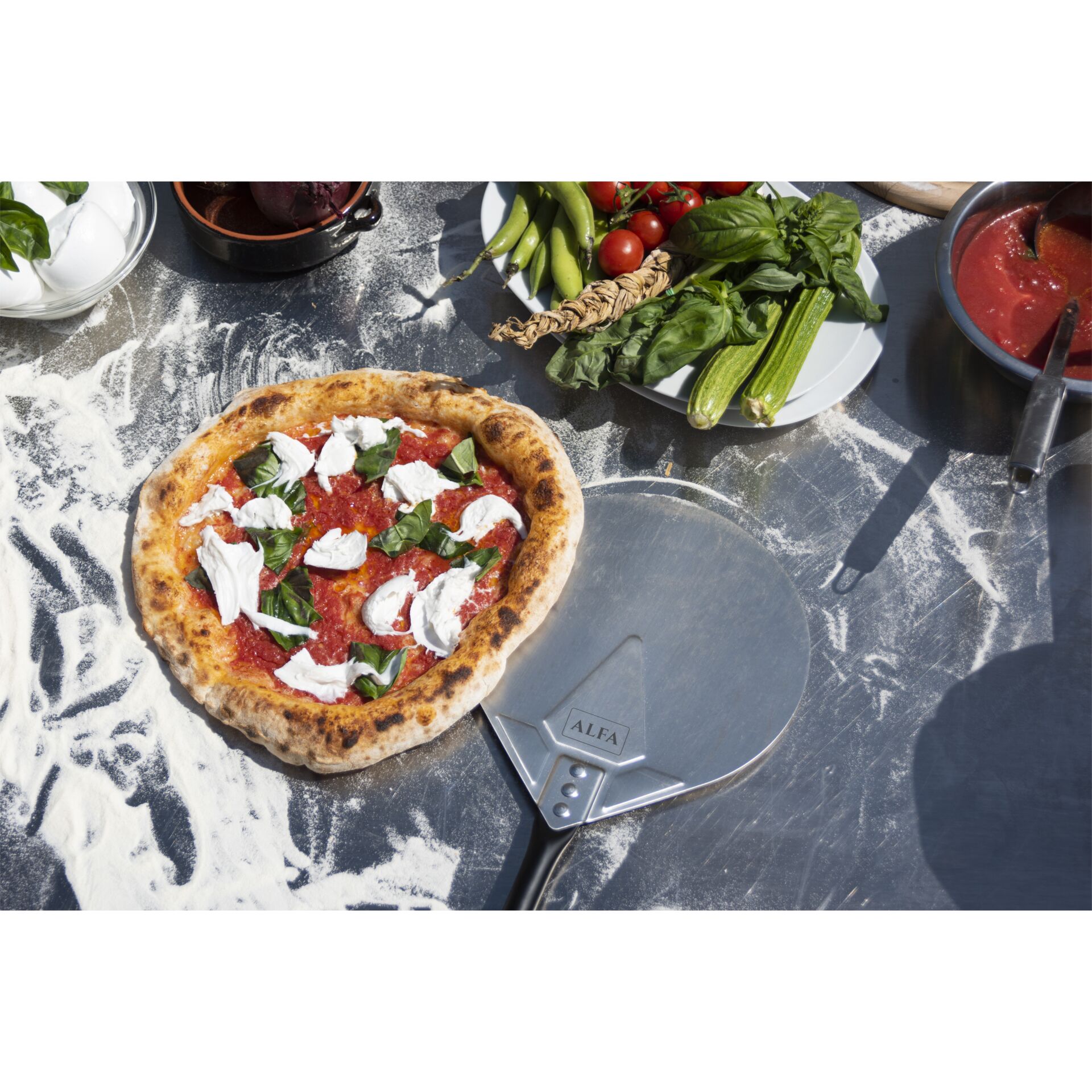 Essen, Präsentation des Essens, Pizza, Teller