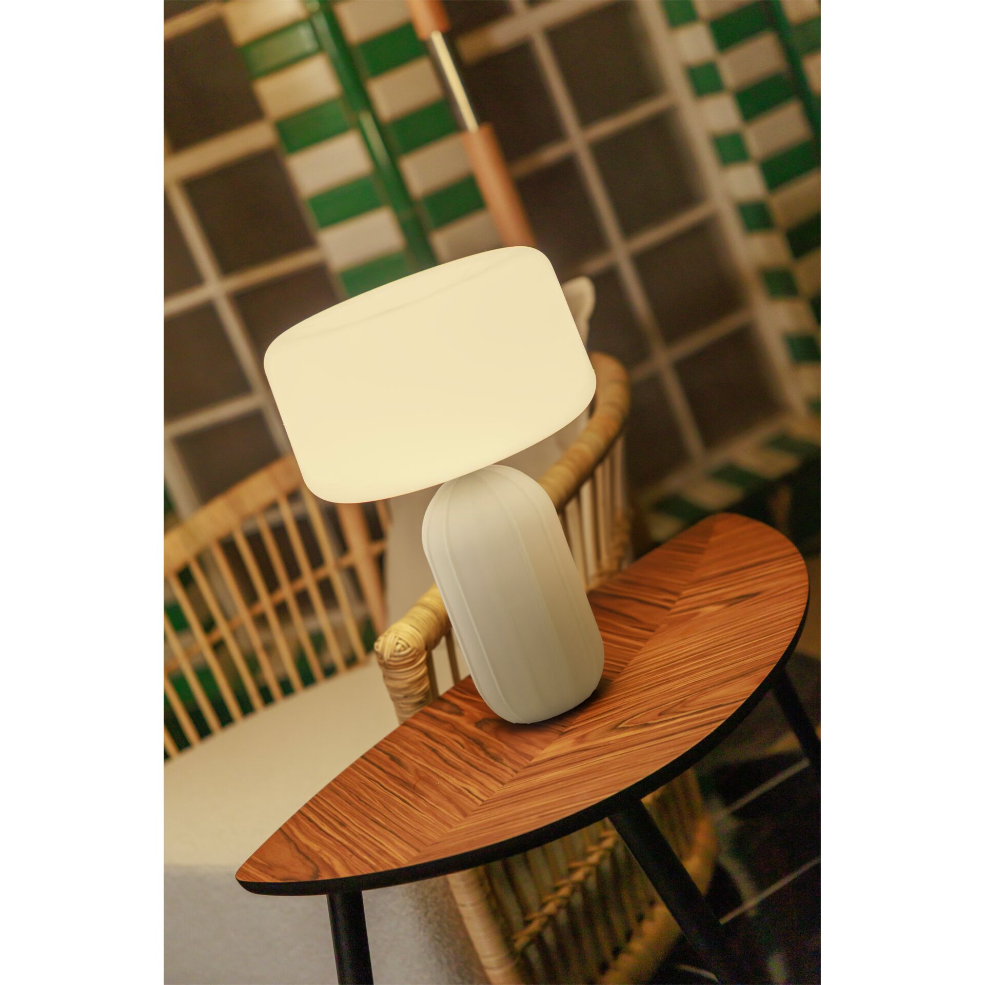  Tischlampe,  Stehlampe,  Lampenschirm,  Holzplatte,  modernes design